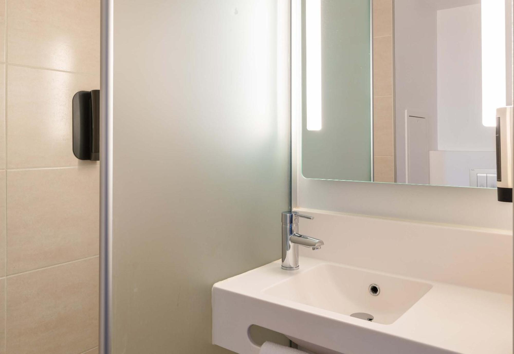 B&B Hotel Lyon Eurexpo שאסיו מראה חיצוני תמונה